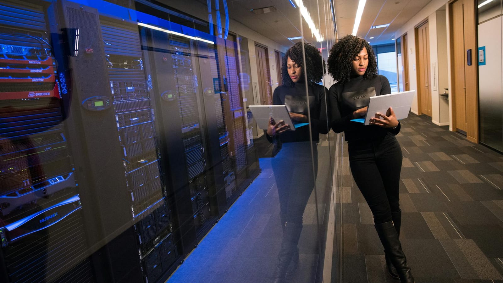 AI Data Centre Debt Splits as Pimco Warns Investors