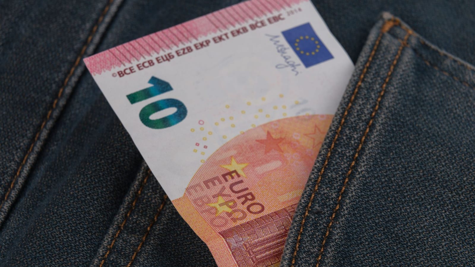 Back Pocket Wallet Habit Can Trigger Sciatic Pain