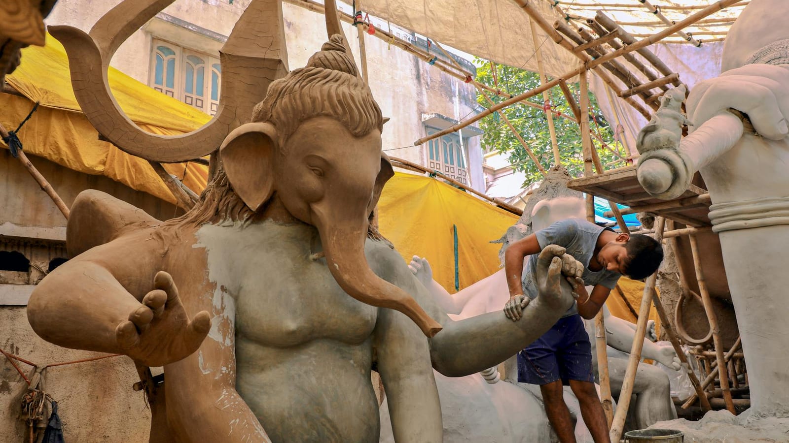 BJP Backs Ganesh Idol Makers as POP Ban Hits Trade