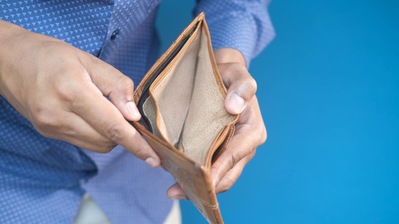 Bulky Back-Pocket Wallets Can Trigger Sciatic Pain