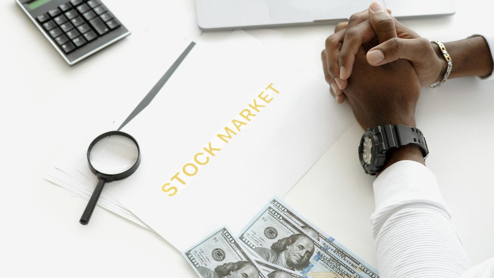 Canada TSX slips as tech and bank stocks retreat