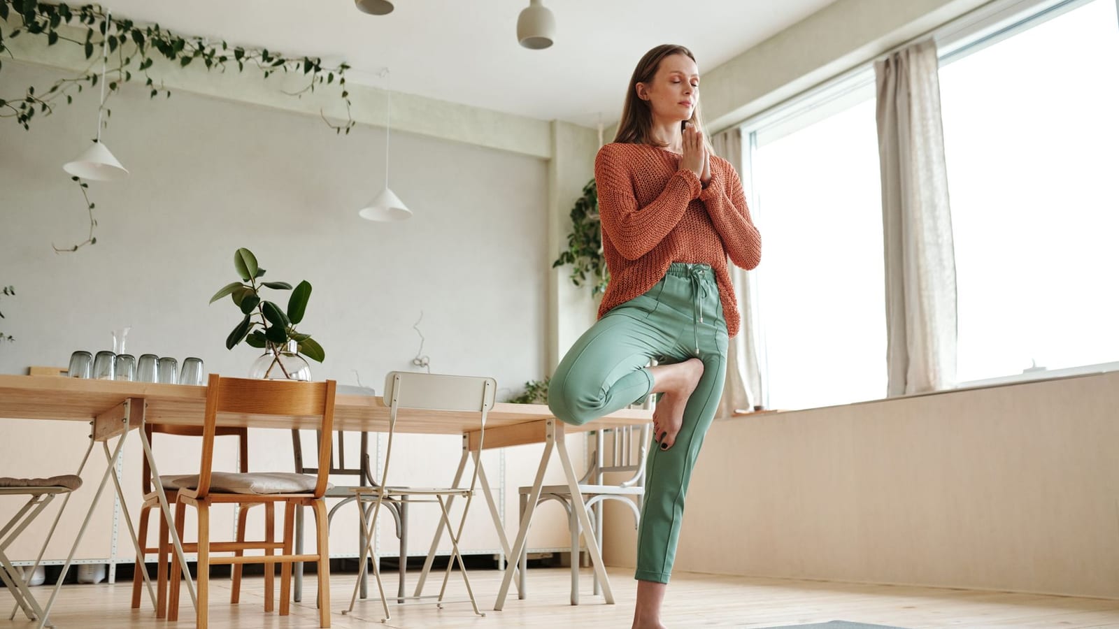 Chair Yoga Helps Desk Workers Ease Back Pain at Work