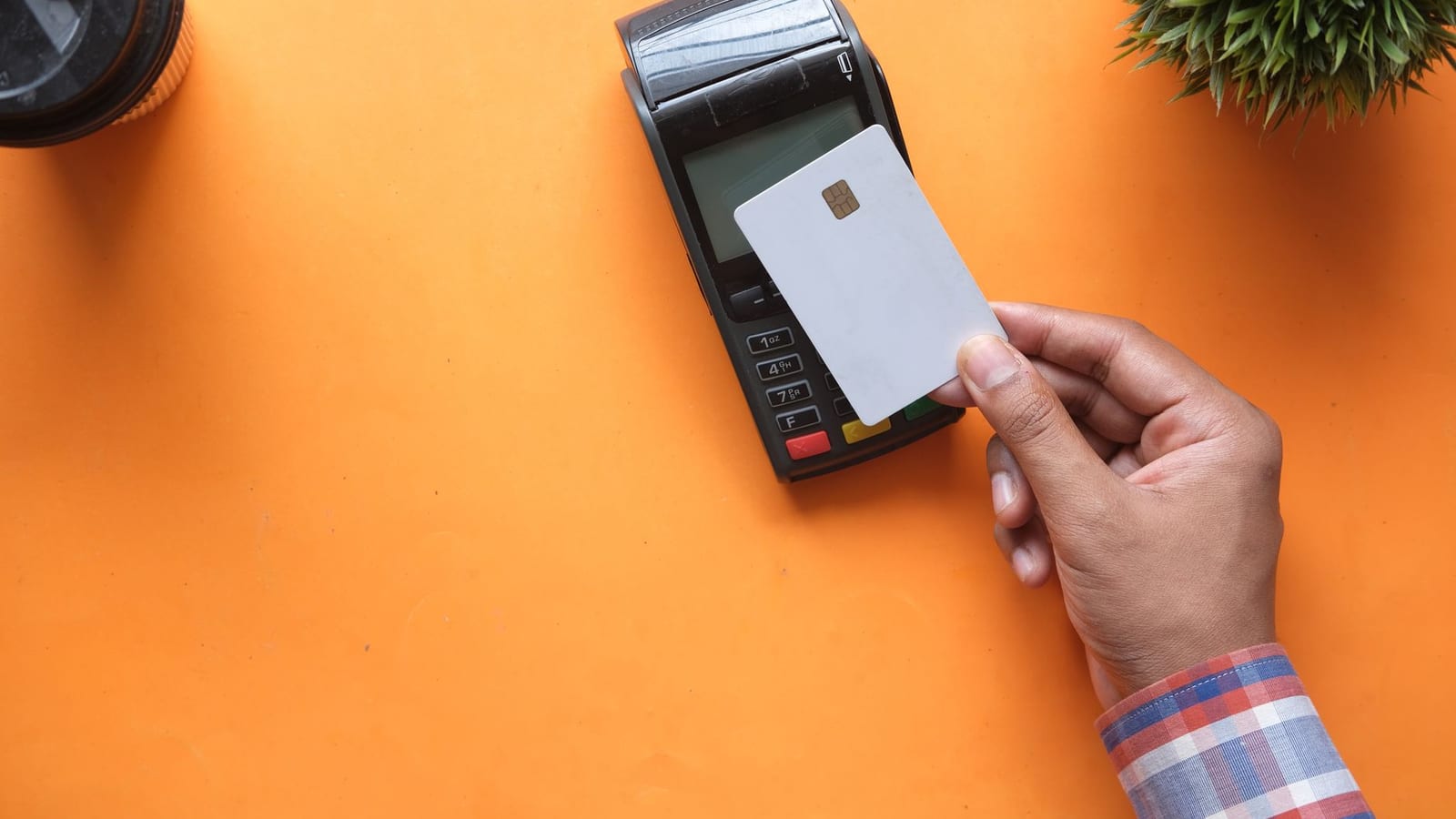 Credit card spends hit Rs 2.02 lakh crore in May