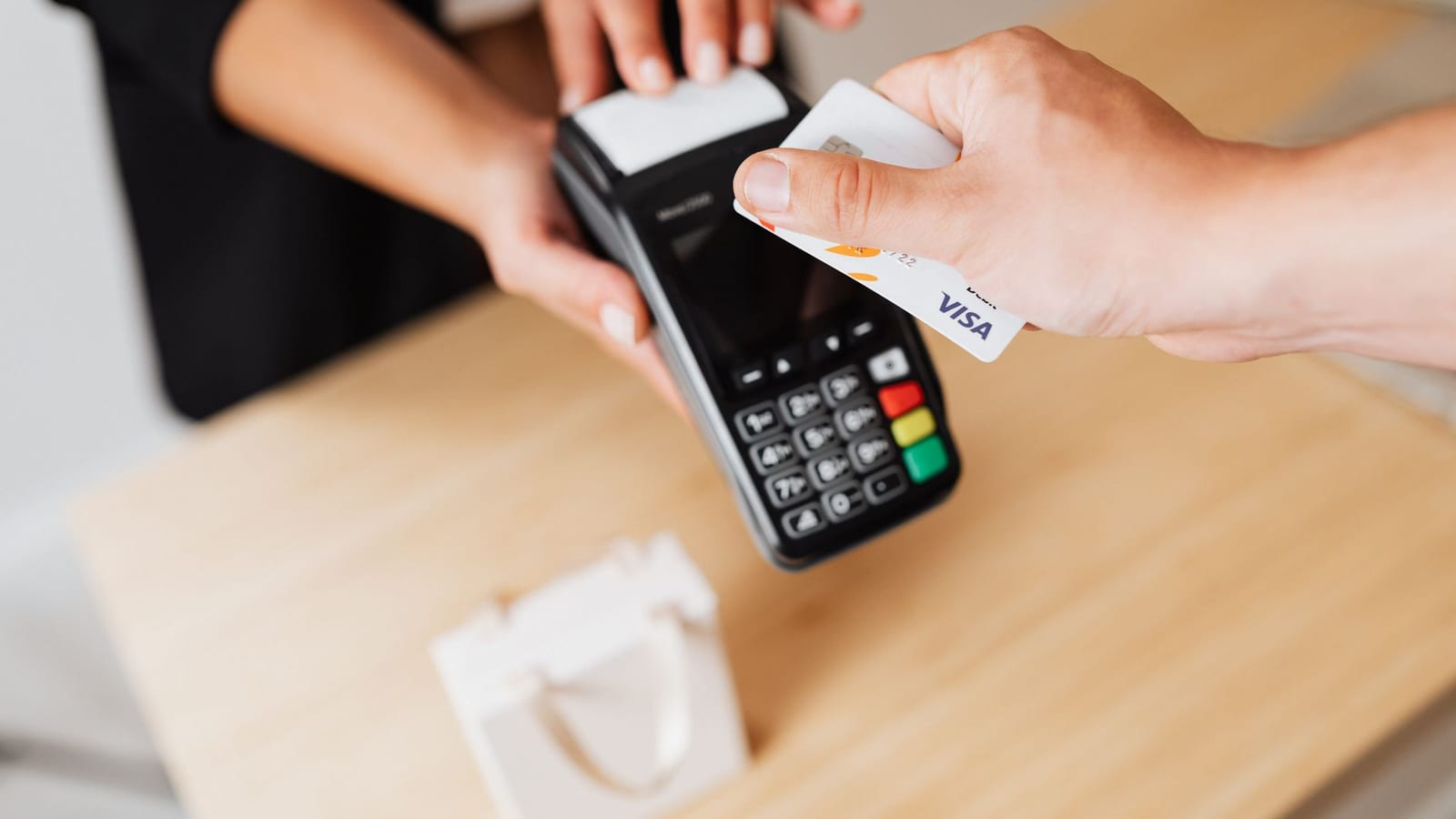 Credit Card Spends Hit Rs 2 Lakh Crore as New Cards Grow