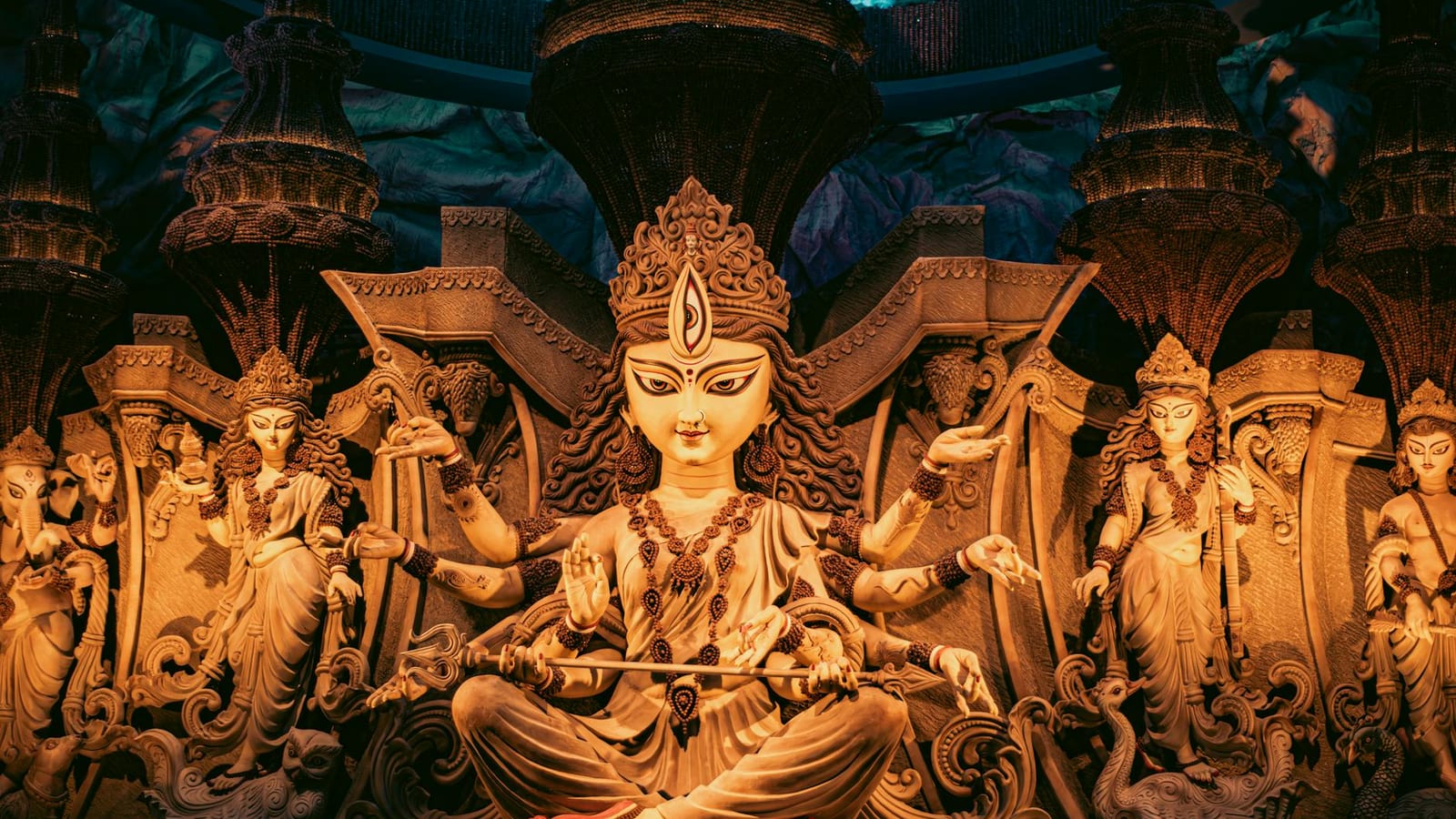 Dussehra 2024 timings shaped puja and market rush
