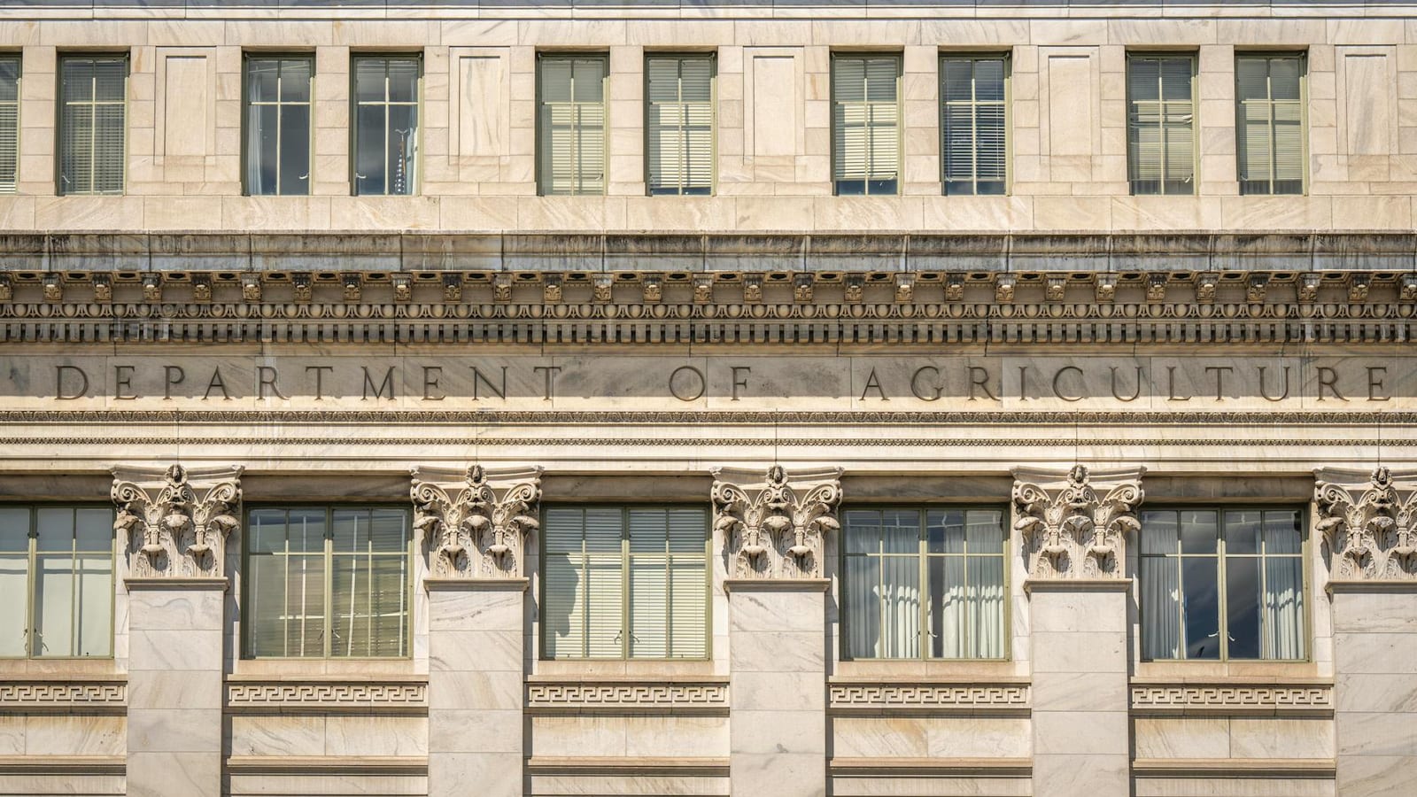 Fed faces rate dilemma as US inflation outruns growth