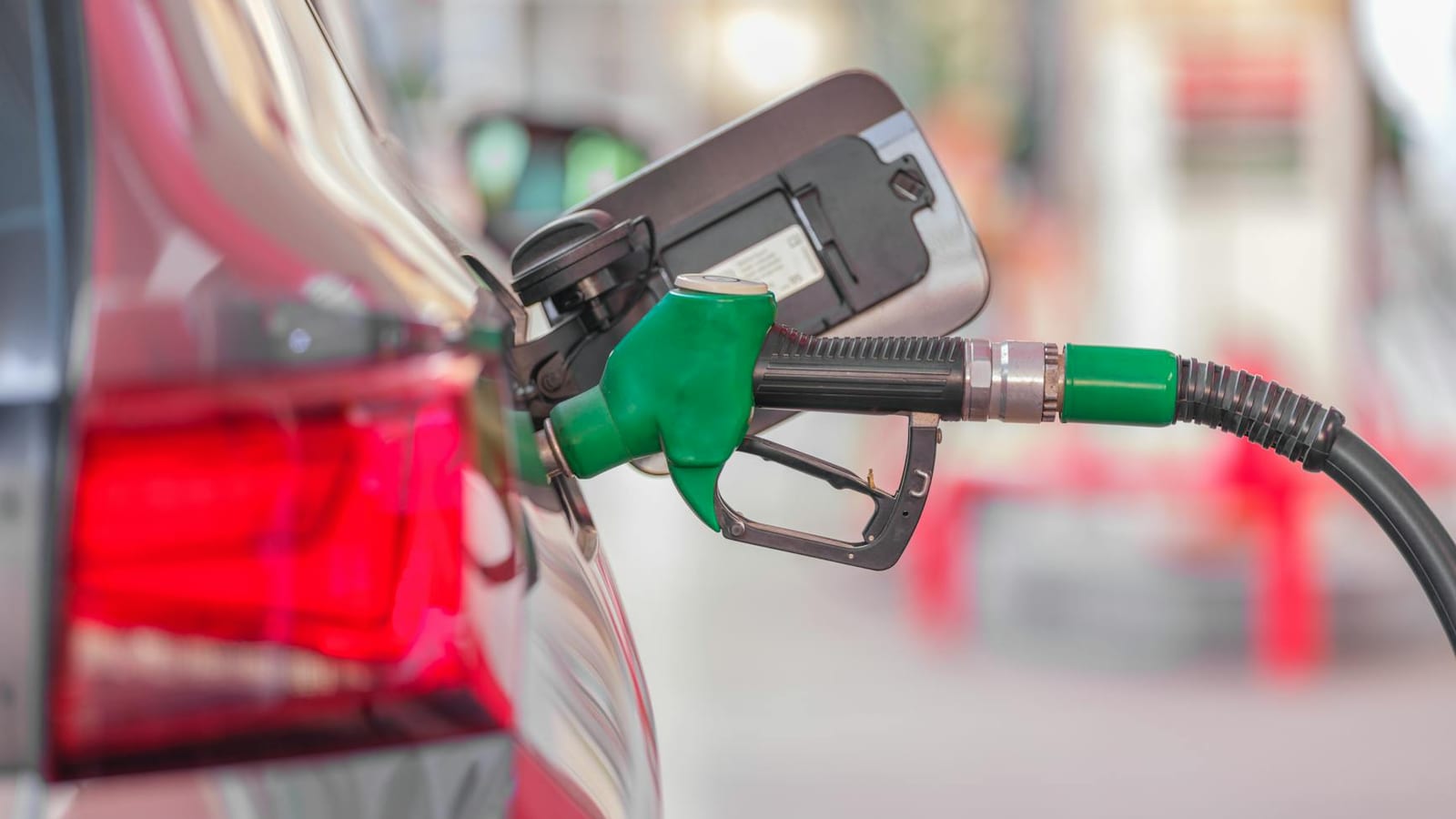 Fuel prices may rise Rs 10 as crude squeeze deepens