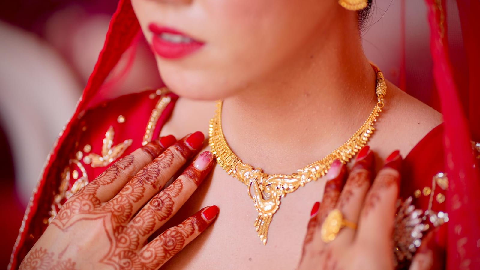 Gold Tops Rs 1.60 Lakh on MCX Again as US Yields Ease