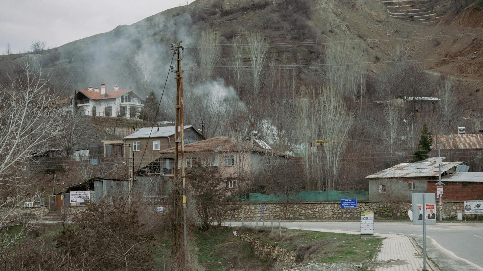 Israel Strikes South Lebanon as Rescue Workers Die