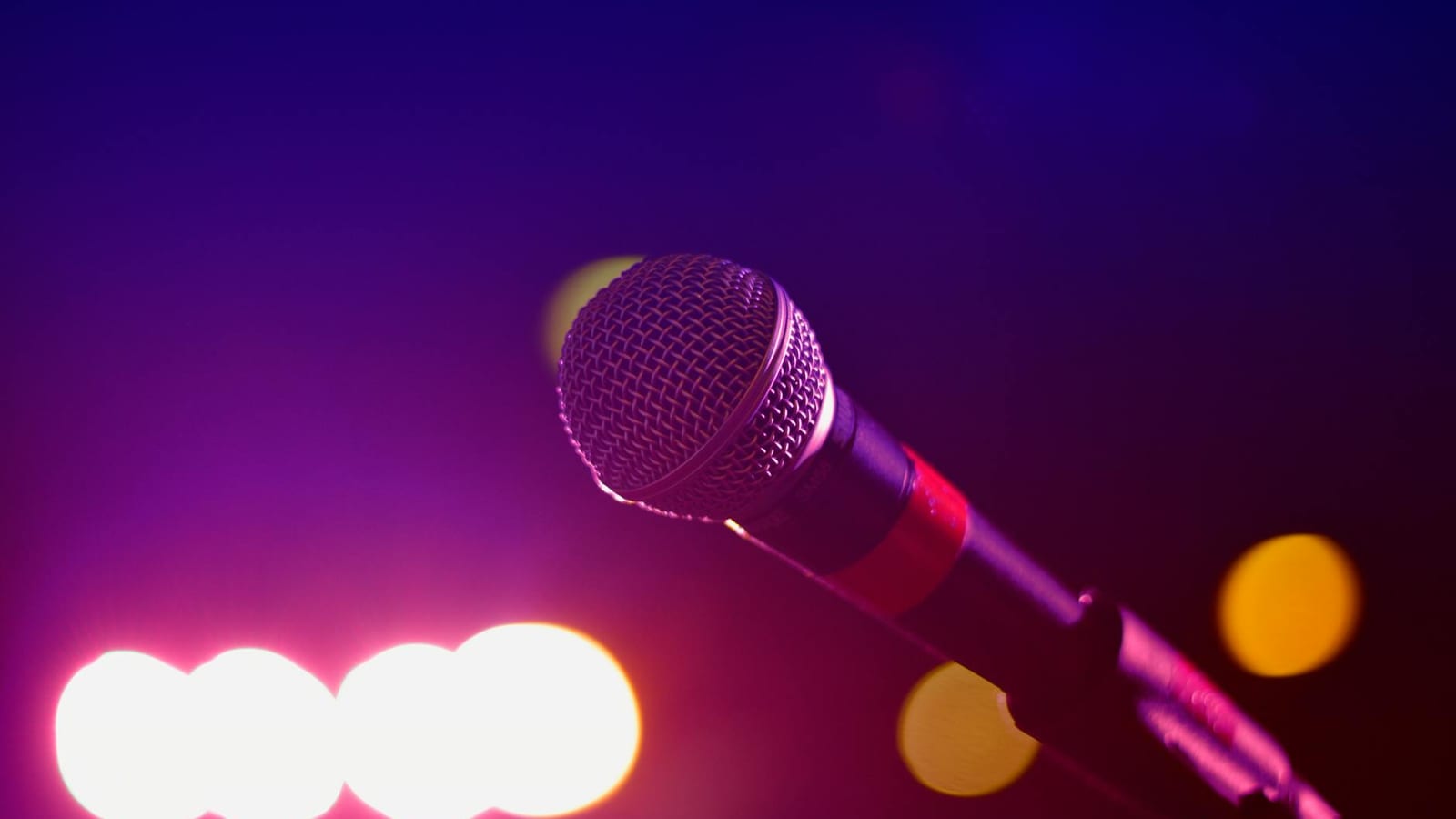 Kerala minister sings Sharreth classic at film event