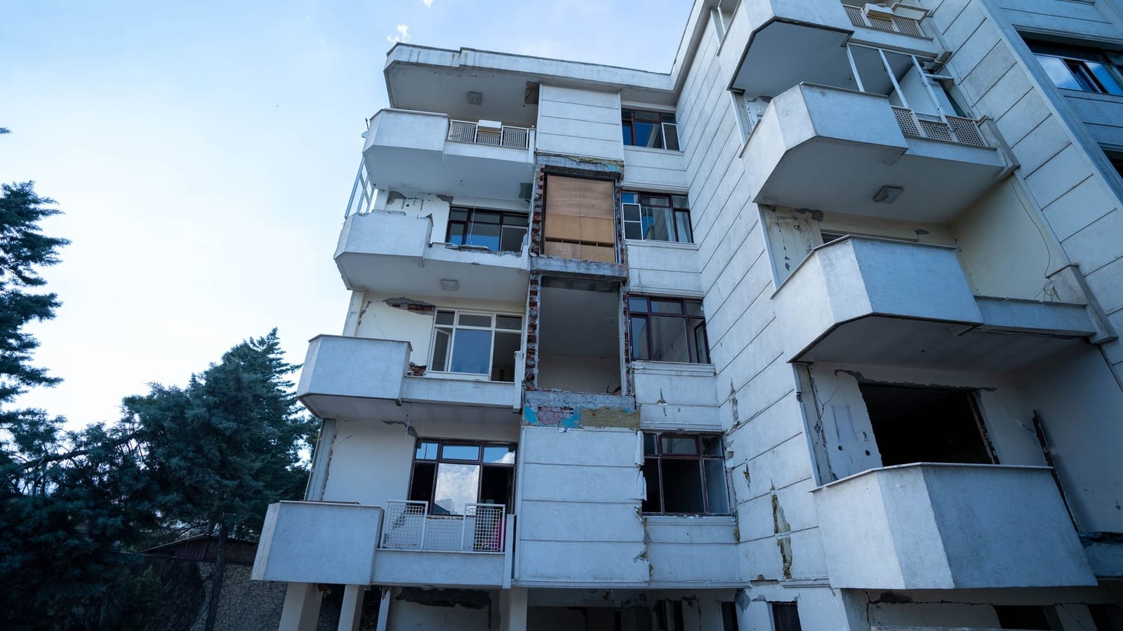 Kyiv rescuers search rubble after 30 killed in strikes