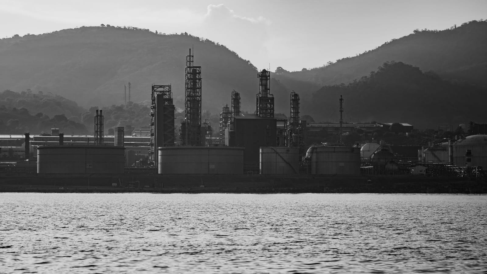 Oil Cools as Israel Lebanon Border Talks Near in Rome