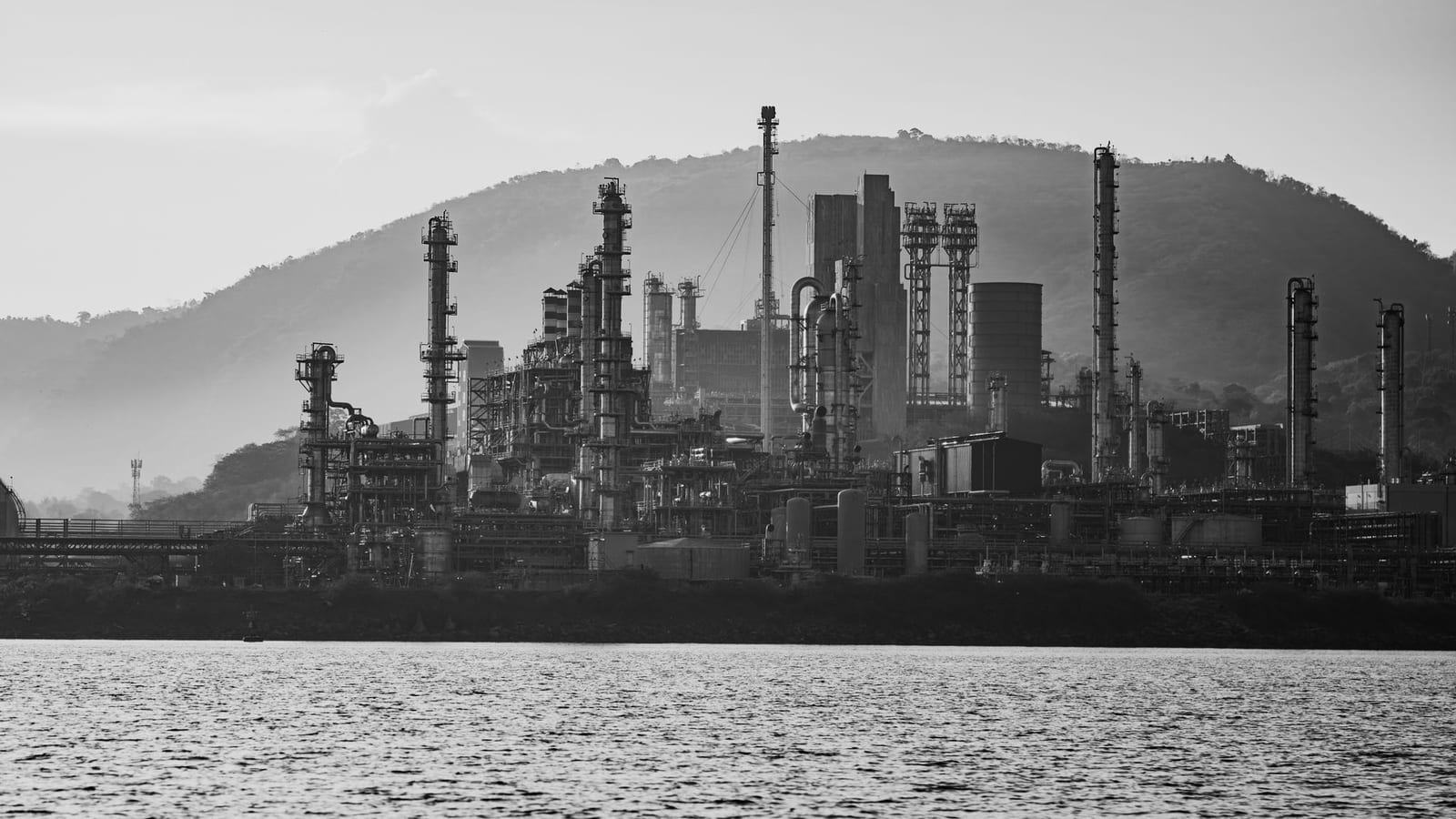 Oil Slide Cools Dollar, Eases India Inflation Fears