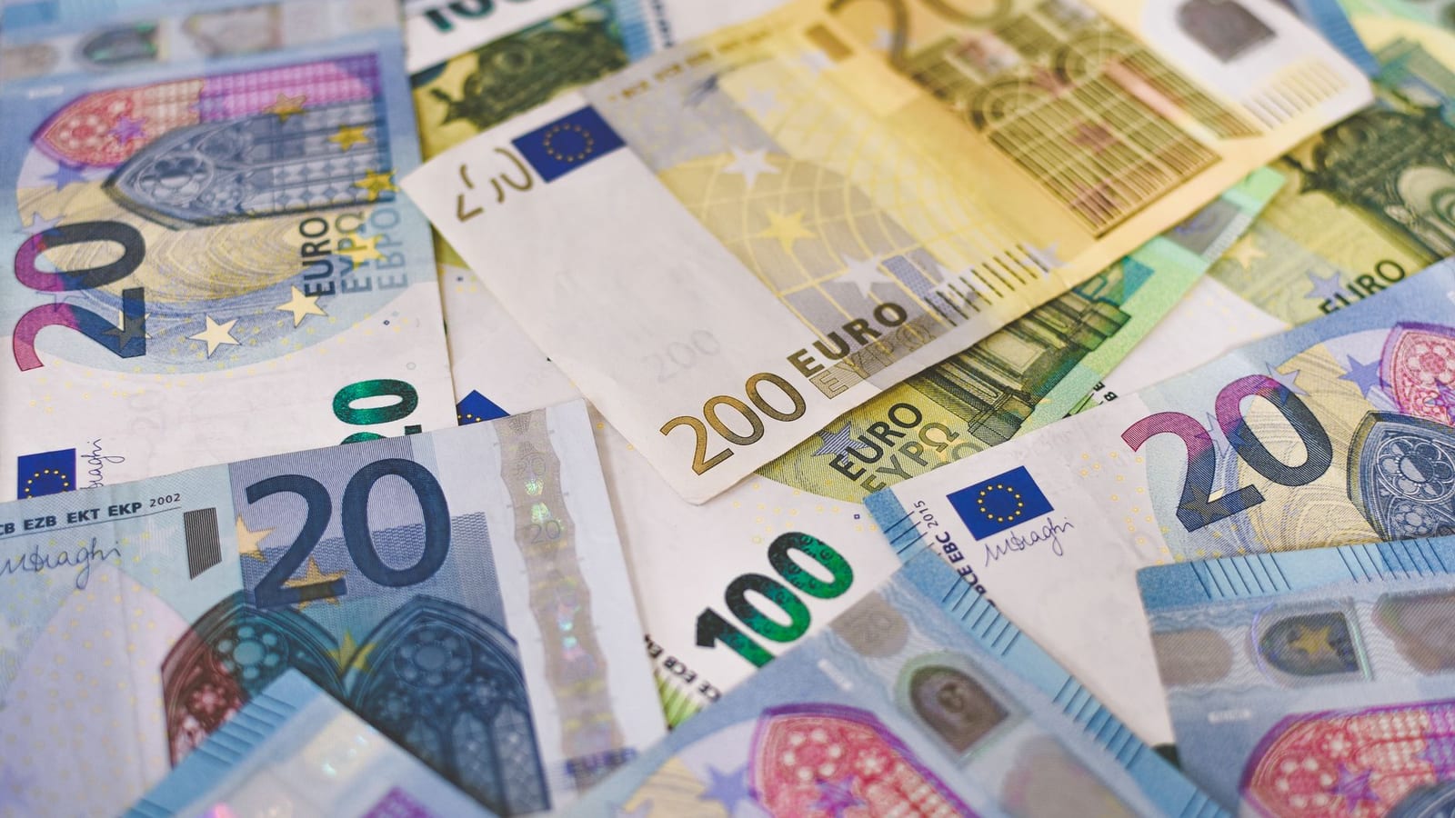 Philippine Peso Tests Record Low as Dollar Pressure Builds