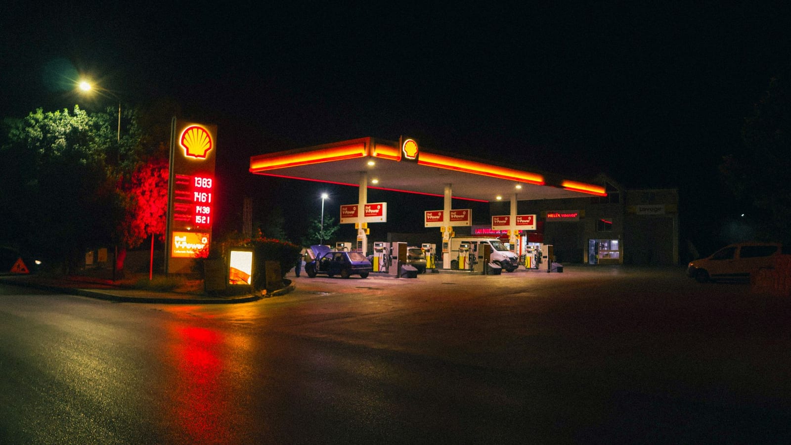 Russian Strikes Kill 10 as Fuel Shortages Hit Home