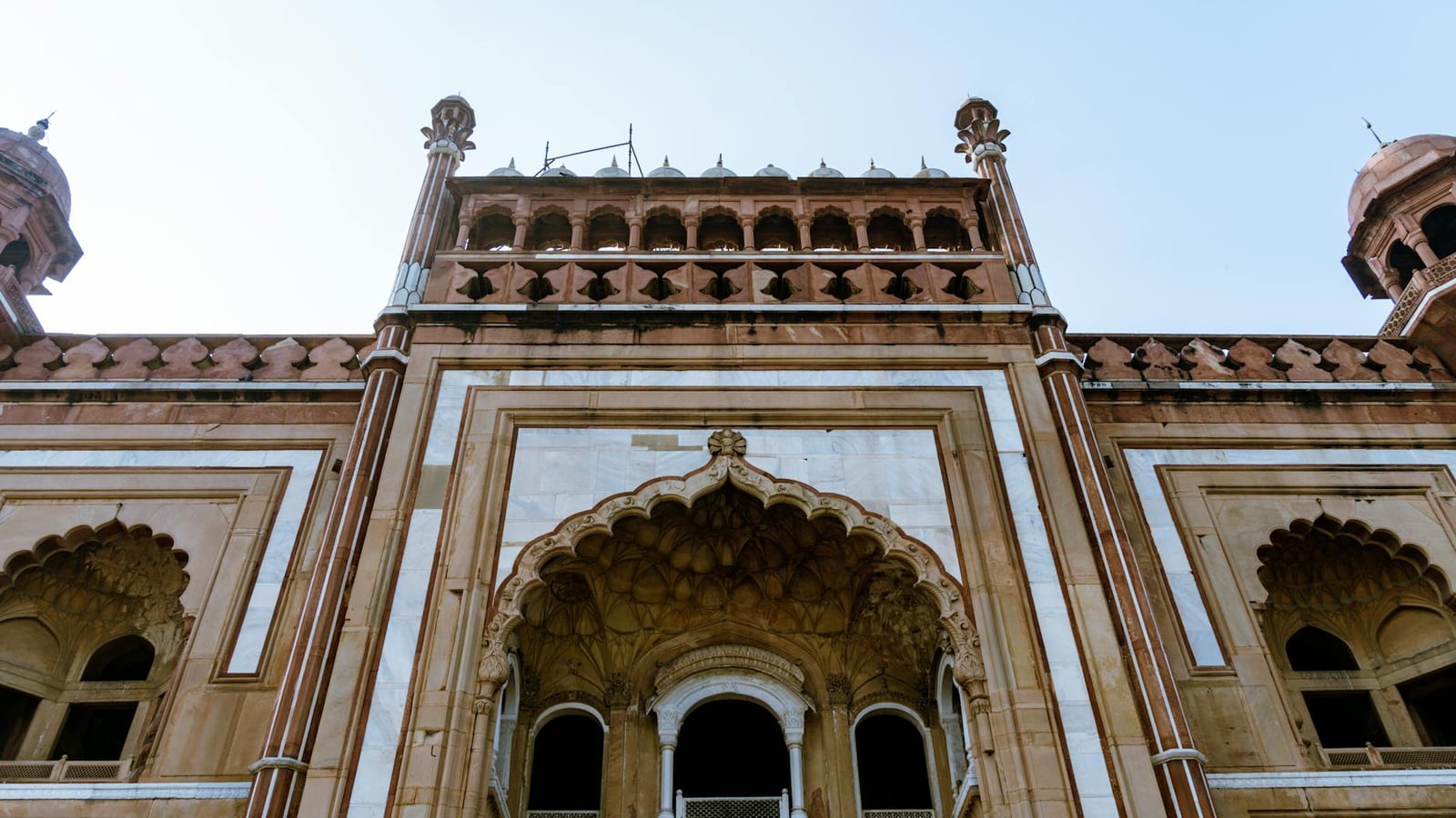 Saif Ali Khan's ₹800 Crore Palace and Bollywood's Royal Inheritance