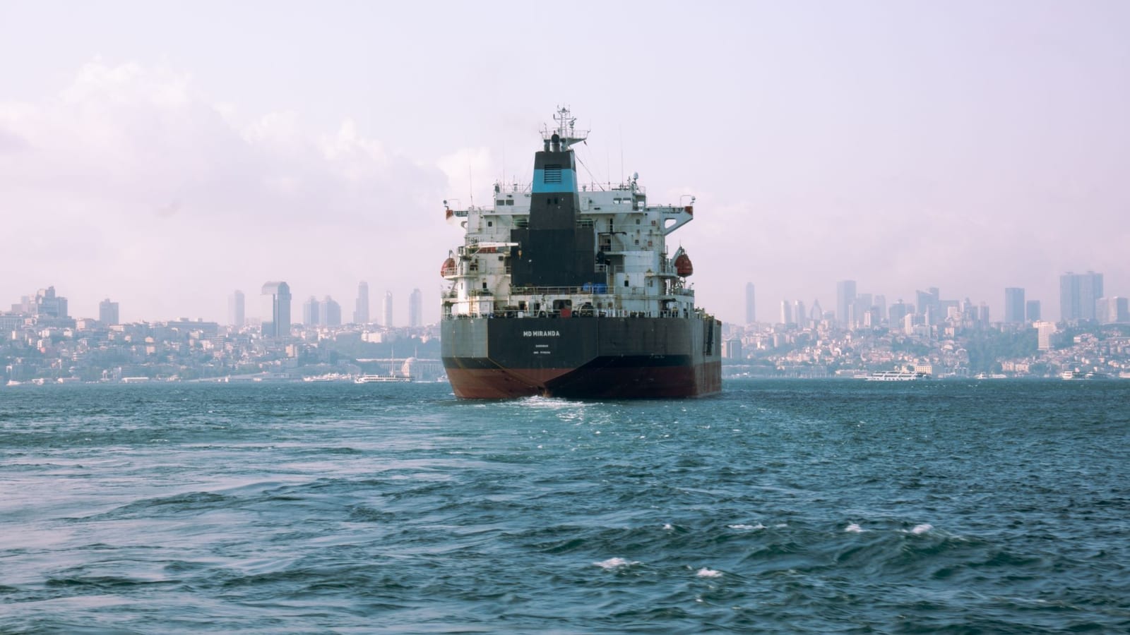 Ship Grounding In Hormuz Raises Gulf Trade Concerns