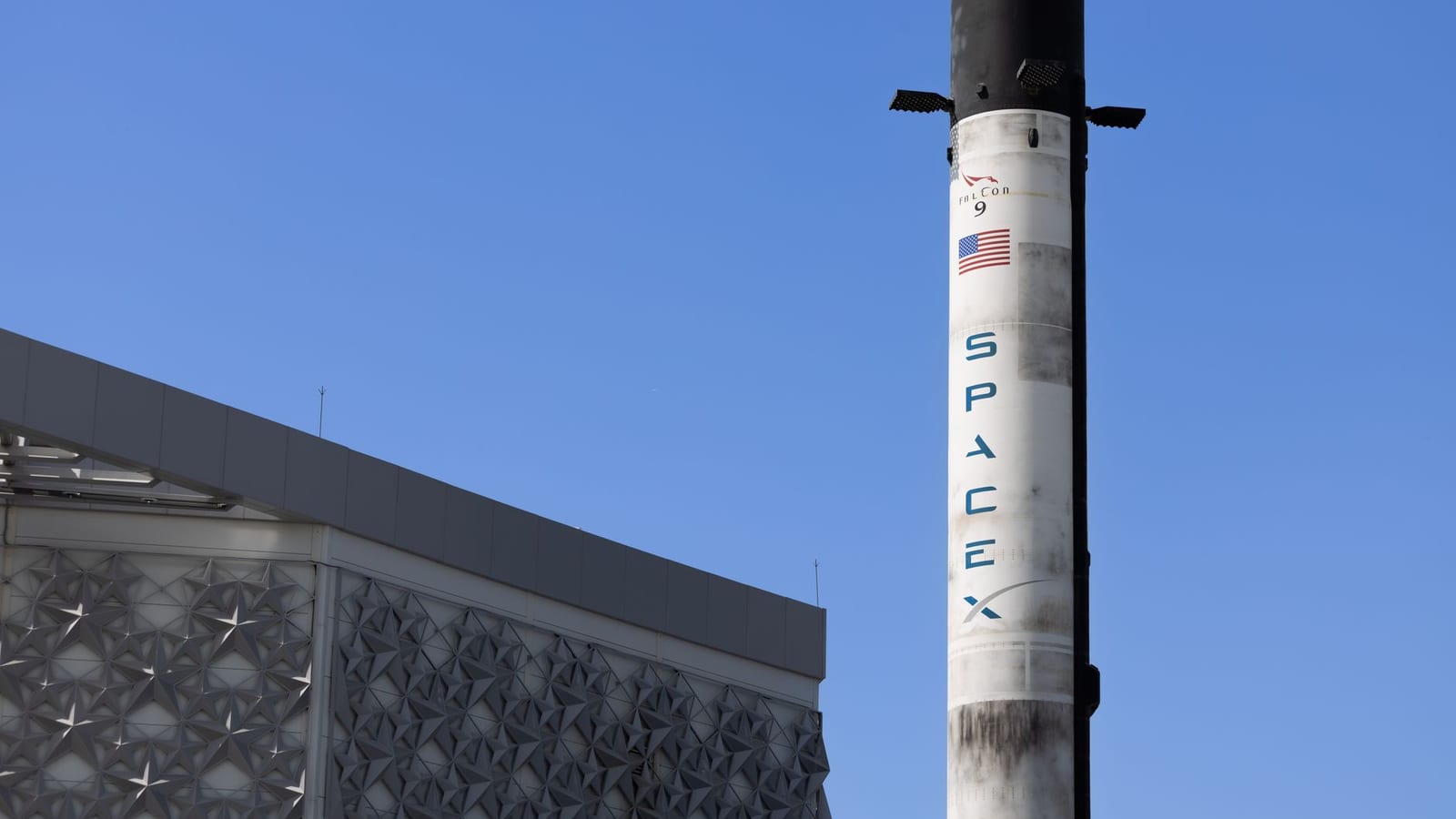 SpaceX $75 billion listing sets $1.77 trillion value