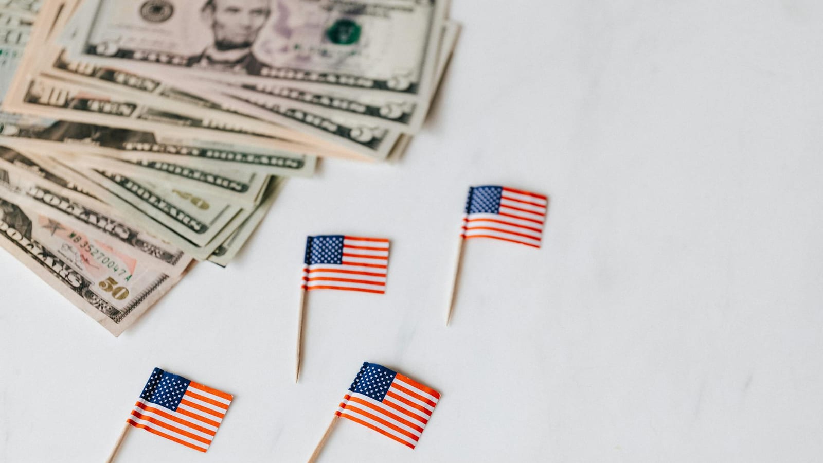 Strong Dollar Pressures Rupee as Oil Risks Rise Again