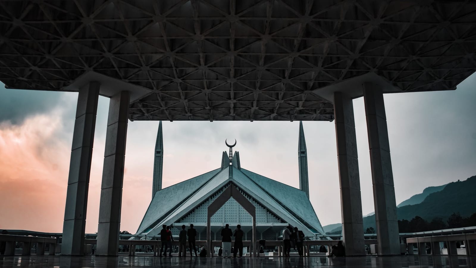 Tehran and Islamabad weigh security as Pezeshkian lands