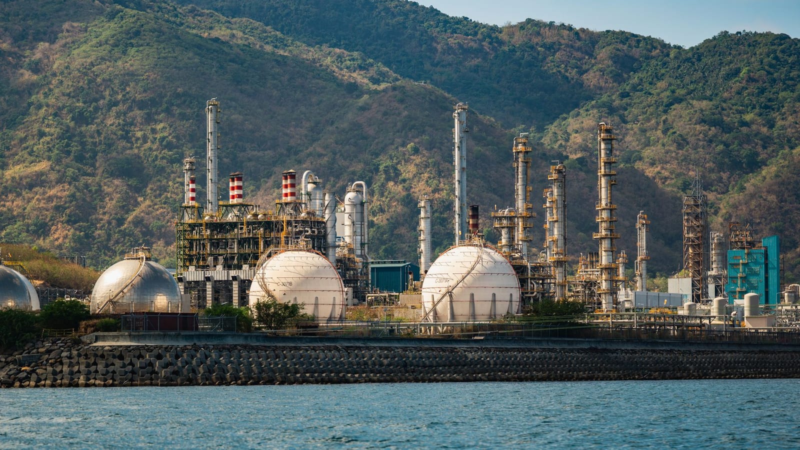 US Pushes Israel-Lebanon Talks as Oil Risks Rise