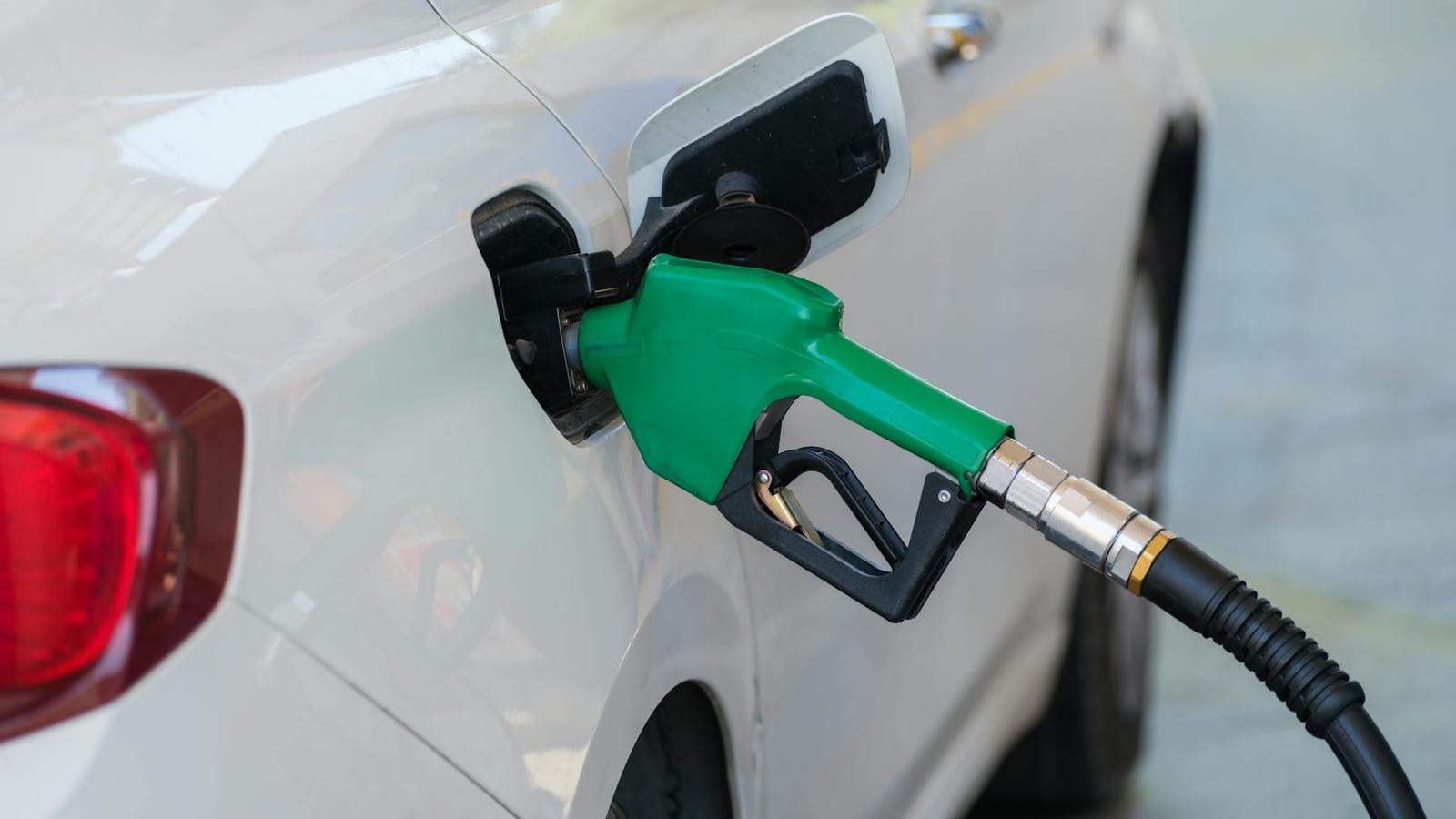 US road trips get pricier as fuel surge hits holidays