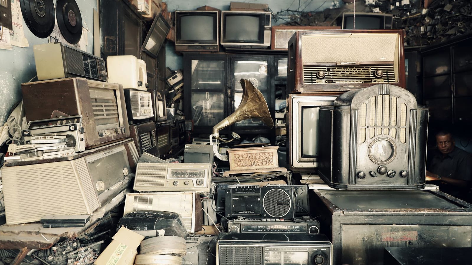 Videocon's debt spiral ends India's TV pioneer era
