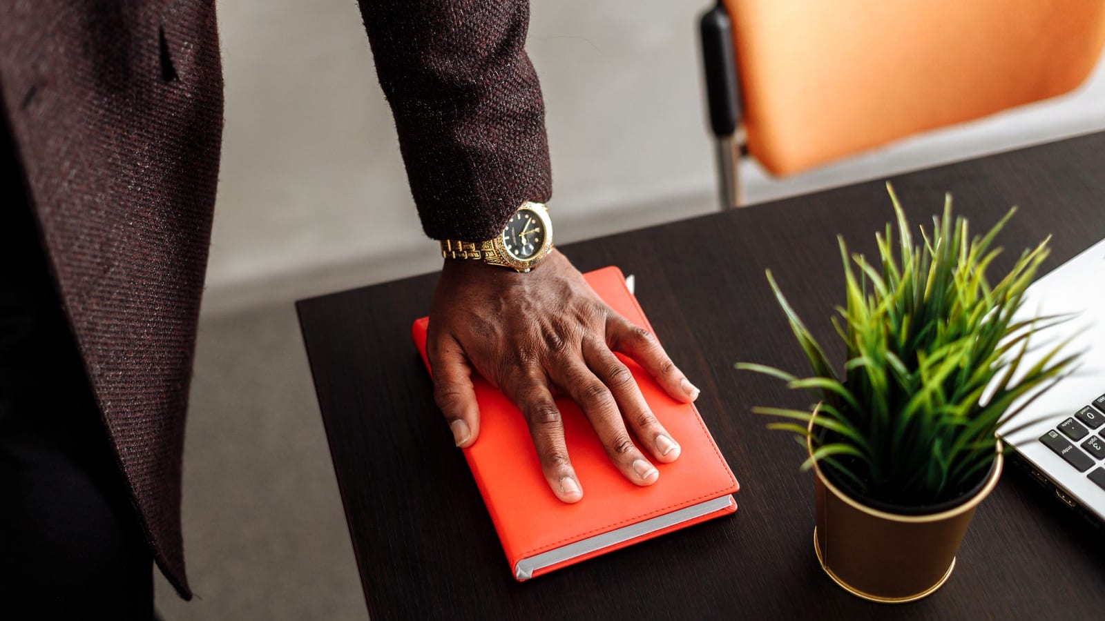 Watch-Free Habits May Signal Time Stress Boundaries