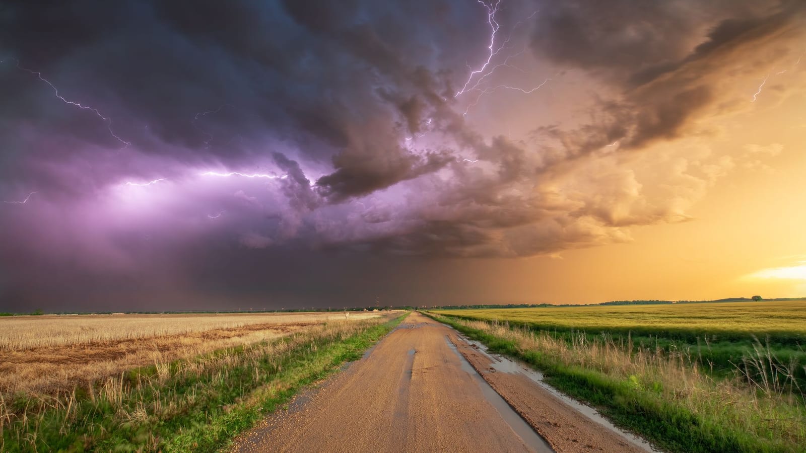 Wisconsin tornado leaves Menasha damaged, power cut